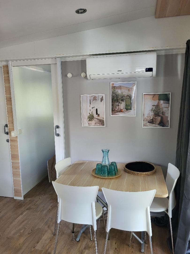 Mobilheim Andrea Wunderschoene Ferienwohnung Direkt Am Meer Jezera Exteriér fotografie